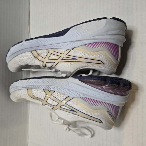 Asics White and Purple Athletic Shoes with Sleek Design - Picture 1 of 8